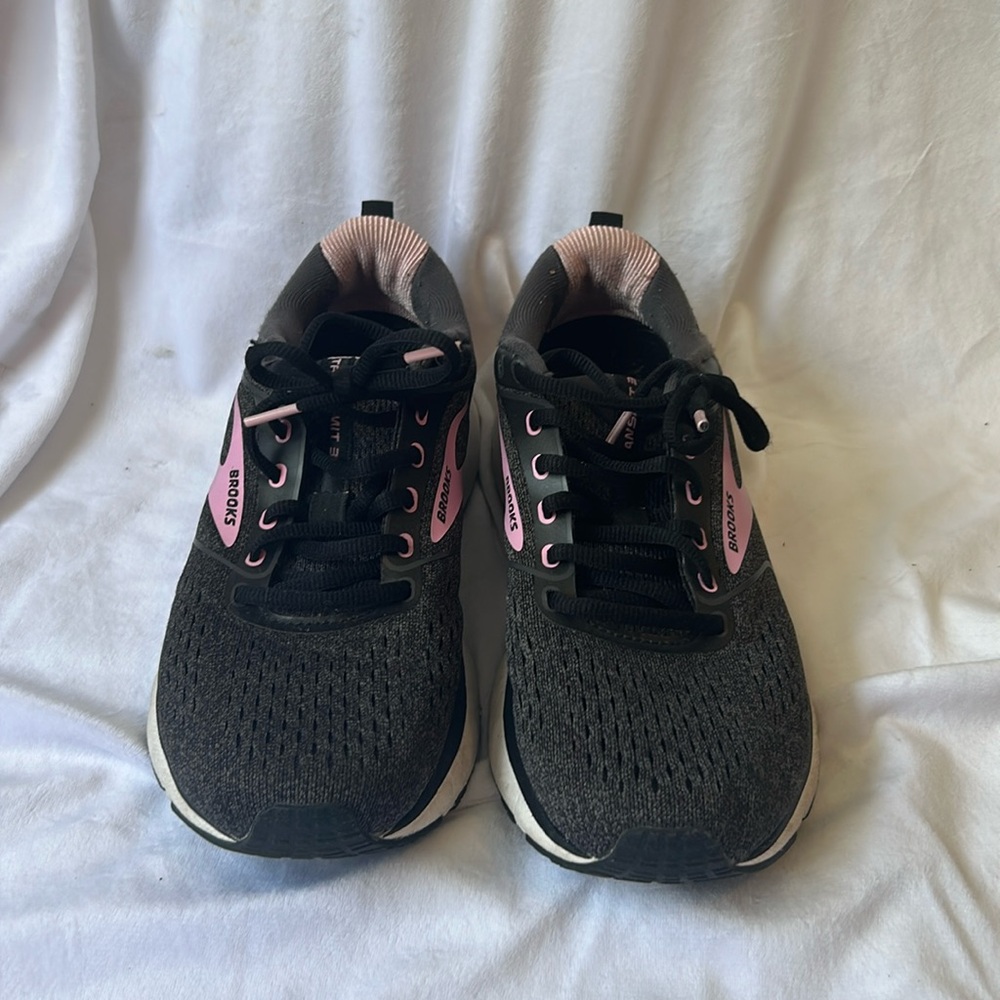 Gray Brooks running shoes with pink accents.